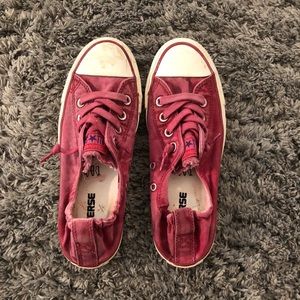 pink converse